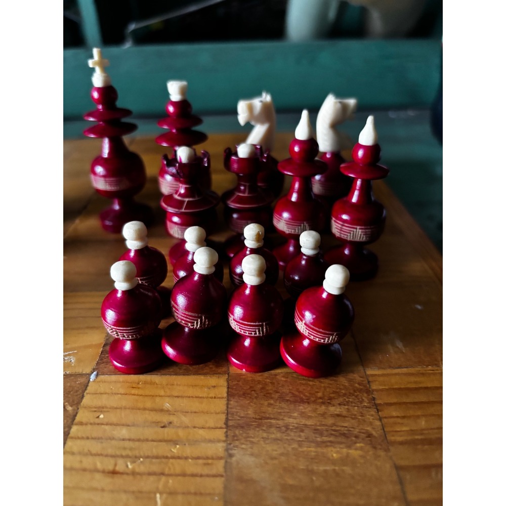Vintage Hand Carved Wooden Chess Set Folding Board Red Black Pieces Decorative - Picture 4 of 10